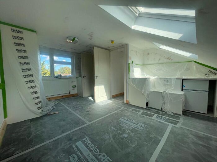 7 Bedroom Semi-Detached House To Rent In Lynch Hill Lane, Slough, SL2