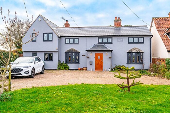 5 Bedroom Detached House For Sale In Chelmsford Road, Good Easter, Chelmsford, CM1