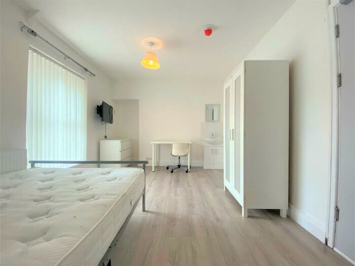 6 Bedroom House To Rent In William Street, Sandfields, Swansea, SA1