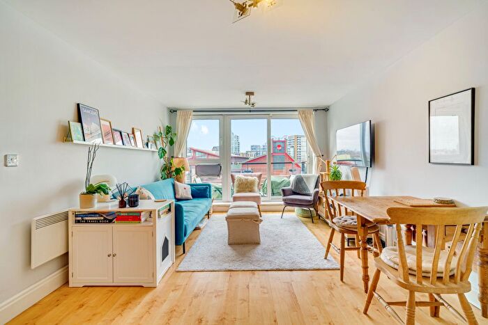 2 Bedroom Flat To Rent In Anchor House, Smugglers Way, Wandsworth, SW18