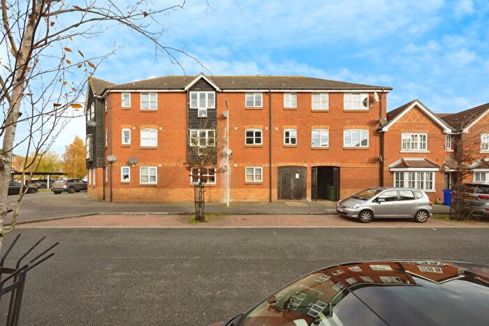 2 Bedroom Flat For Sale In White Willow Close, Ashford, TN24
