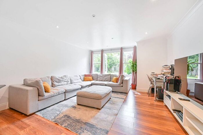3 Bedroom Flat For Sale In Christchurch Avenue, Mapesbury Estate, London, NW6