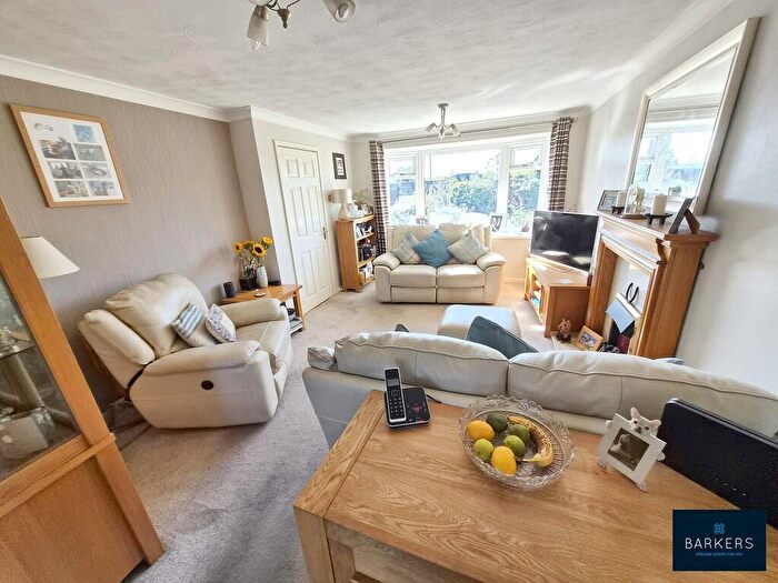 3 Bedroom Semi-Detached House For Sale In Lewisham Street, Morley, LS27