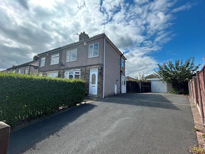 3 Bedroom Semi-Detached House For Sale In Farfield Grove, Bradford, West Yorkshire, BD6