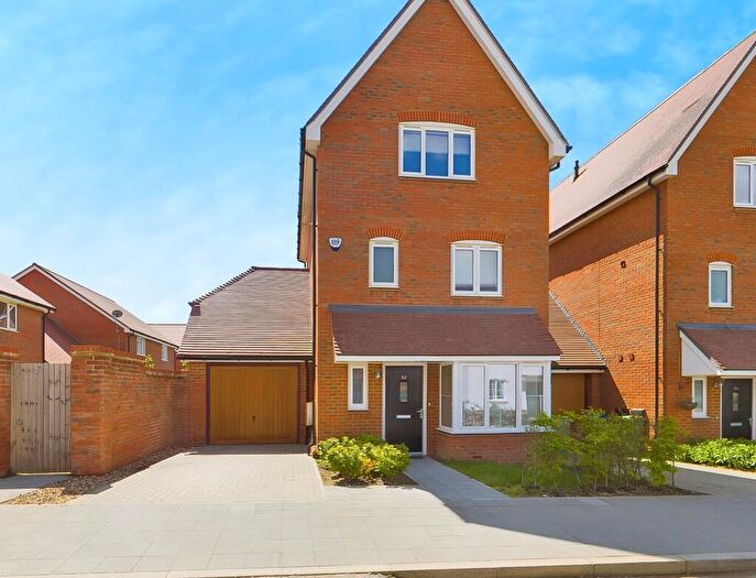 4 Bedroom Detached House For Sale In Illett Way, Faygate, Horsham, RH12