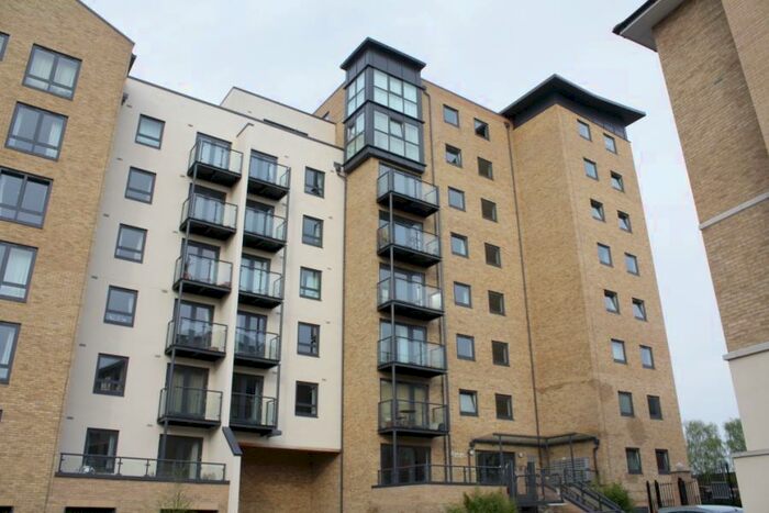 1 Bedroom Flat To Rent In Woking, Surrey, GU21