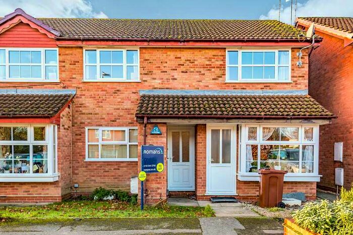 2 Bedroom Flat To Rent In Lysander Close, Woodley, RG5