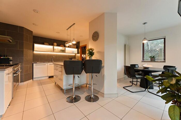 4 Bedroom Detached House For Sale In Broadstone, BH18 - Photo 6