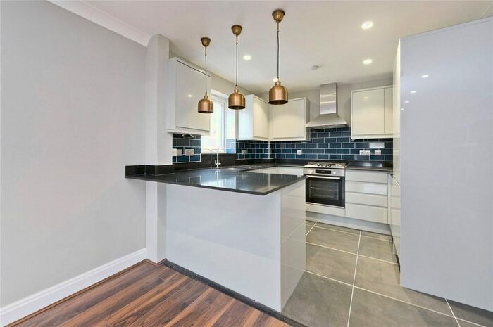 2 Bedroom Flat To Rent In Marlborough Road, London, W4