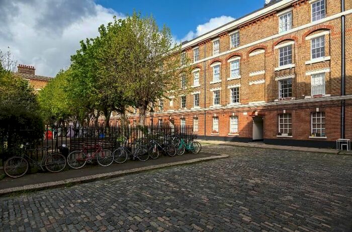 1 Bedroom Flat To Rent In Gibson Gardens, London, N16