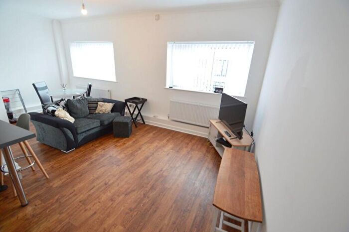 2 Bedroom Flat To Rent In Marshall Terrace -, DH1