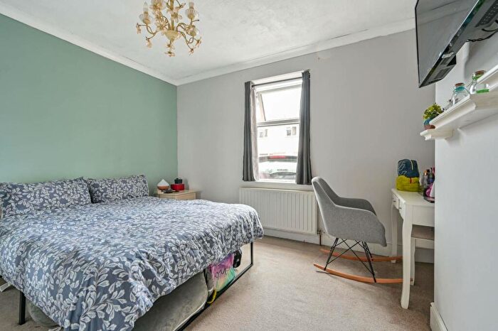 1 Bedroom Flat For Sale In Mangles Road, Guildford, GU1