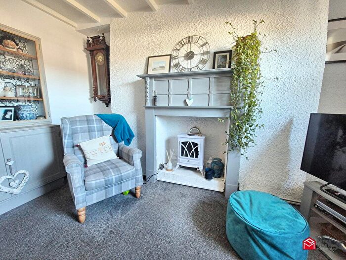 3 Bedroom Semi-Detached House For Sale In Waun Road, Loughor, Swansea, City And County Of Swansea., SA4