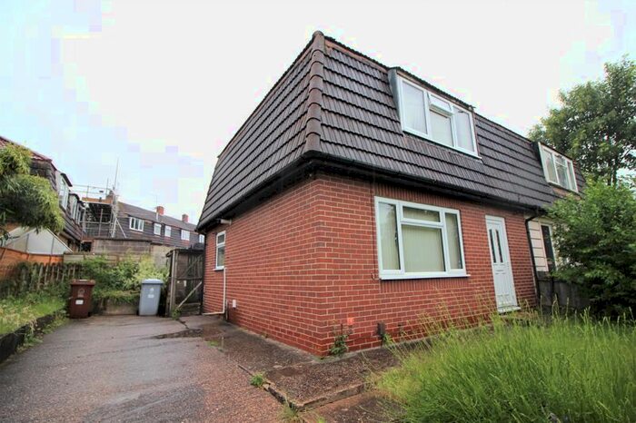 3 Bedroom Semi-Detached House For Sale In Greendale Crescent, Clipstone Village, Mansfield, NG21