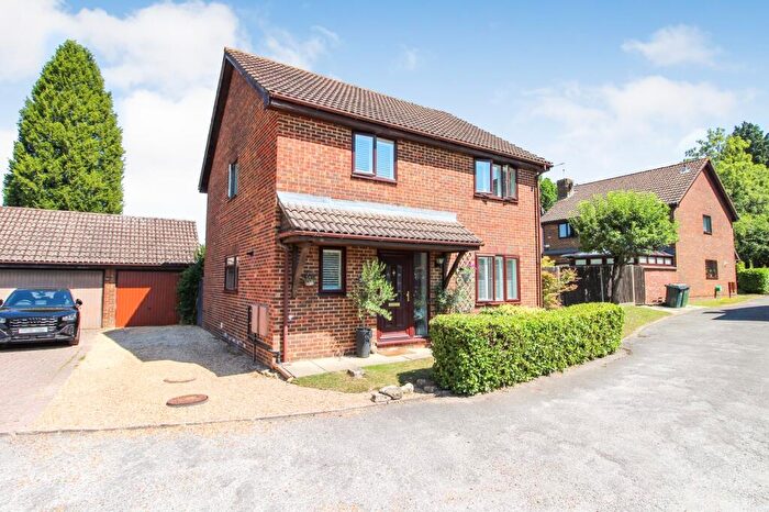 4 Bedroom Detached House For Sale In Kingfisher Close, Crawley, West Sussex., RH10