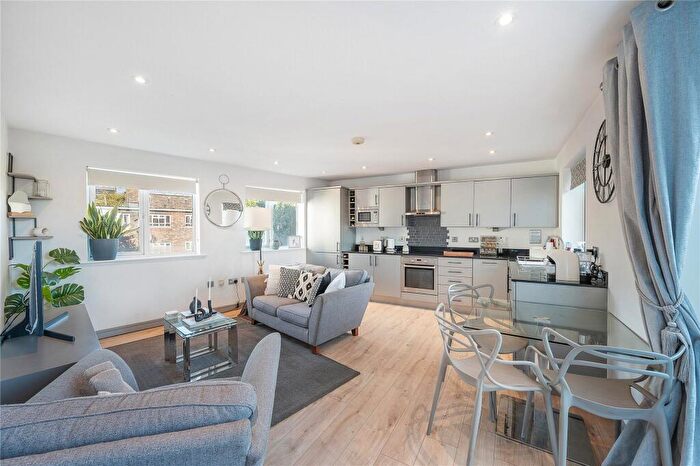 2 Bedroom Flat For Sale In Lavender Hill, Battersea, SW11