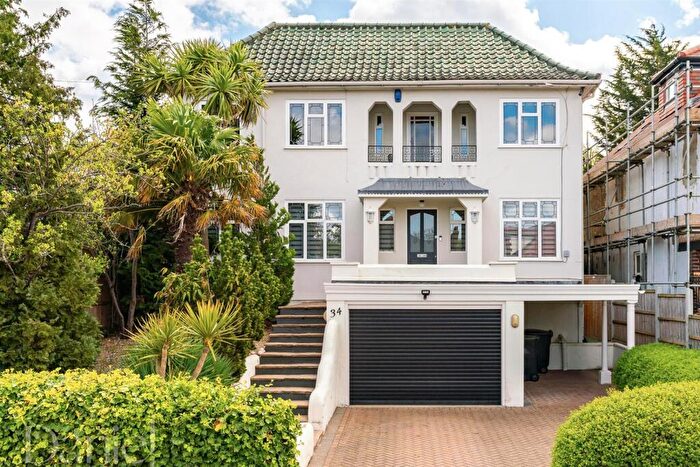 4 Bedroom Detached House For Sale In Tycehurst Hill, Loughton, IG10
