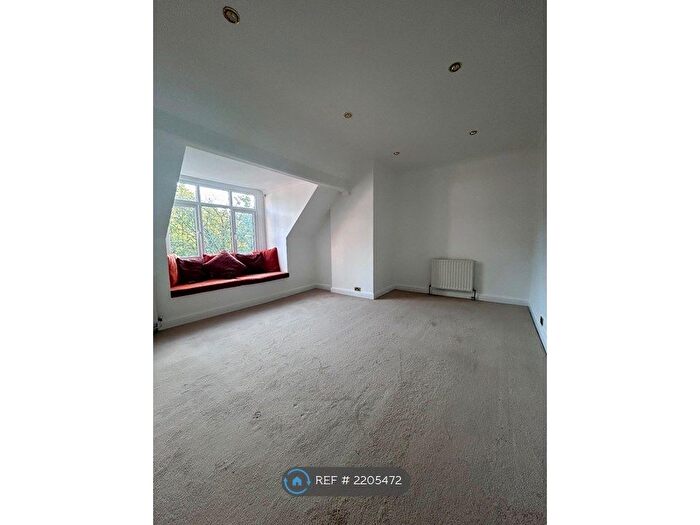 2 Bedroom Flat To Rent In Darrick Wood House, Orpington, BR6