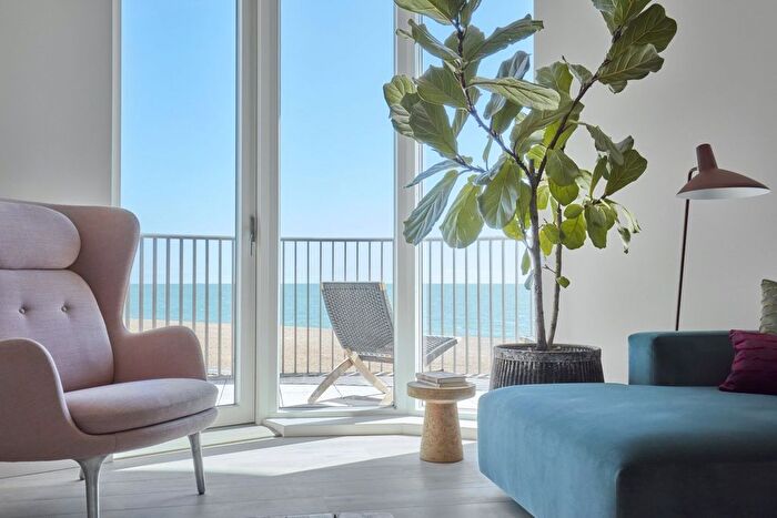 2 Bedroom Detached House For Sale In Shoreline Crescent, Folkestone, Kent, CT20