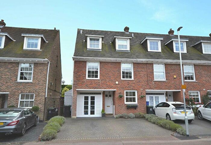 4 Bedroom End Of Terrace House To Rent In Theydon Grove, Epping, CM16
