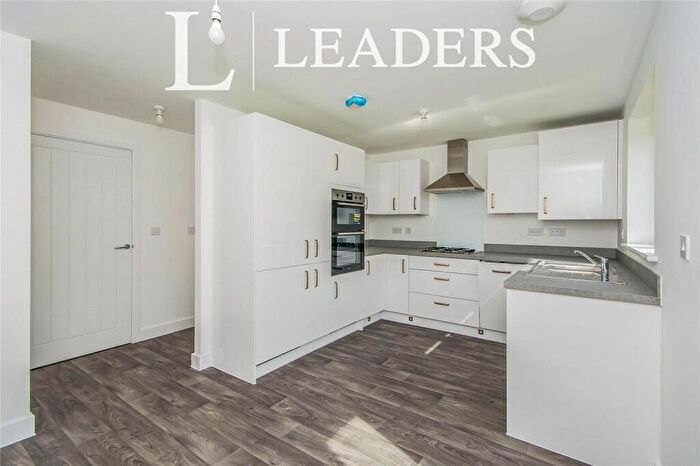 3 Bedroom Semi-Detached House To Rent In Marion Avenue, NG34