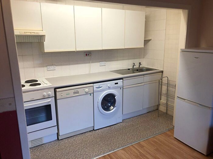 2 Bedroom Flat To Rent In Dens Road, Dundee, DD3