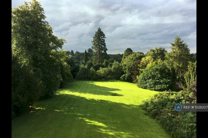 3 Bedroom Flat To Rent In Old Reigate Road, Betchworth, RH3