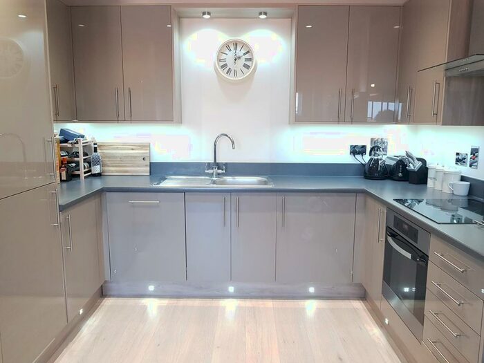 2 Bedroom Apartment To Rent In Heathland Court, Grebe Way, Maidenhead, SL6