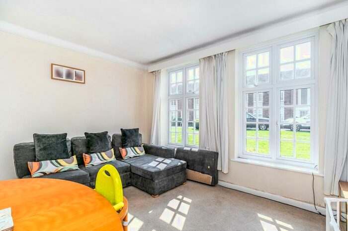 2 Bedroom Property To Rent In Portsmouth Road, Thames Ditton, KT7