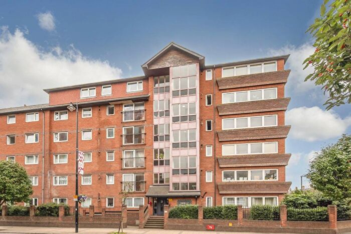 2 Bedroom Flat For Sale In The Broadway, Wimbledon, London, SW19