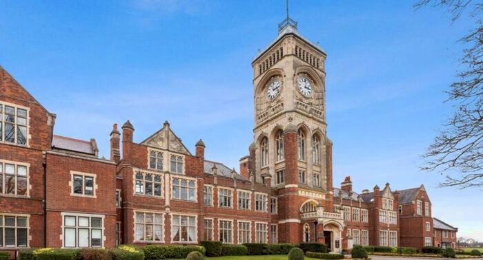 3 Bedroom Flat To Rent In Royal Connaught Drive, Bushey, WD23