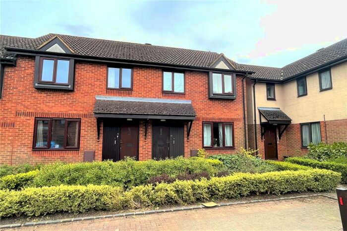 3 Bedroom End Of Terrace House To Rent In Darlington Close, Amersham, Buckinghamshire, HP6