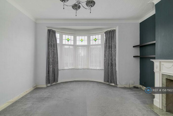 2 Bedroom Flat To Rent In Ilford, Essex, IG1