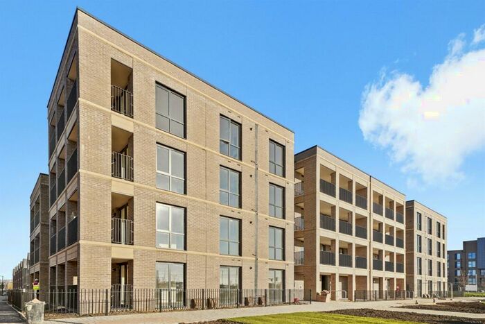 2 Bedroom Flat To Rent In Bedroom Property In Osprey Drive, Trumpington, CB2