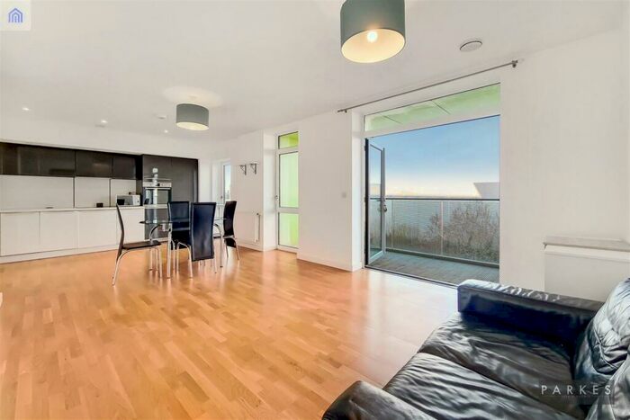 2 Bedroom Flat To Rent In Lakeside Drive, NW10