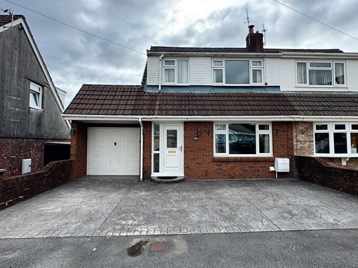 3 Bedroom Semi-Detached House For Sale In Teglan Park, Ammanford, Carmarthenshire., SA18