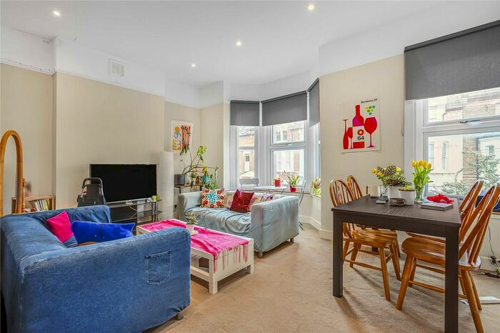 2 Bedroom Flat To Rent In Sandmere Road, London, SW4