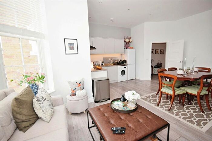 2 Bedroom Flat To Rent In Kingston Road, London, SW19