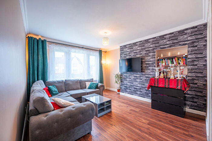 3 Bedroom Flat For Sale In Kerr Crescent, Hamilton, ML3