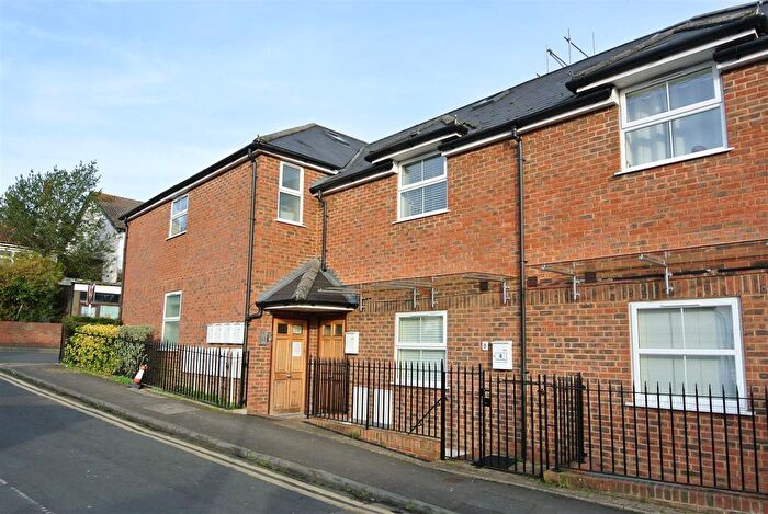 2 Bedroom Property To Rent In Armstrong Road, Englefield Green, Egham, TW20