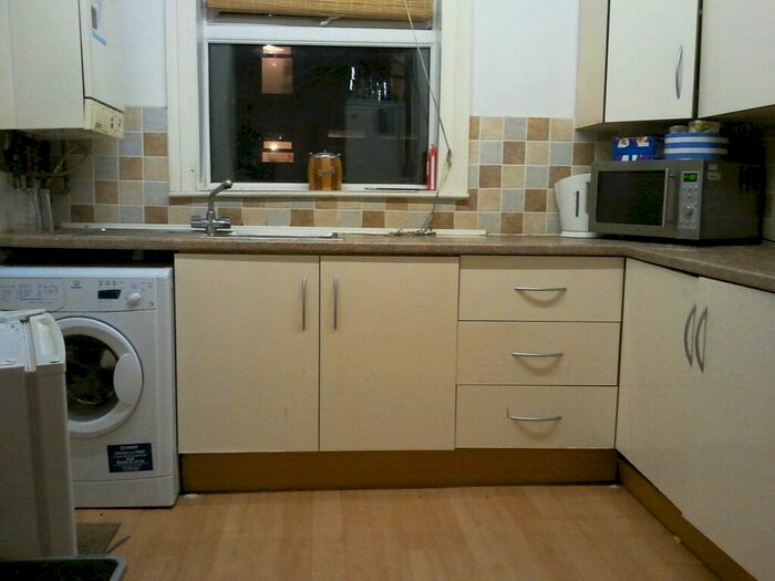 5 Bedroom Terraced House To Rent In Heald Grove, Manchester, M14