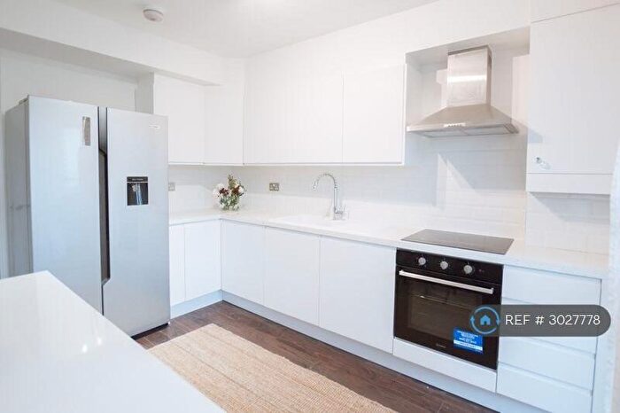 4 Bedroom Flat To Rent In Pendennis House, London, SE8
