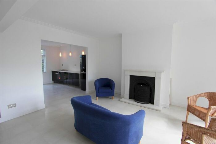 2 Bedroom Flat To Rent In Brocco Bank, Sheffield, S11