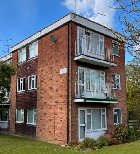 2 Bedroom Flat To Rent In Doddinghurst Road, Brentwood, CM15
