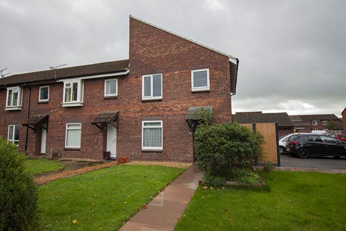 3 Bedroom End Of Terrace House For Sale In Stonebridge Drive, Frome, BA11