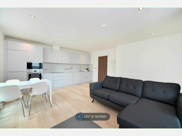 2 Bedroom Flat To Rent In Atelier Point, London, E15