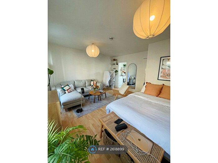 Studio To Rent In Redchurch Street, London, E2