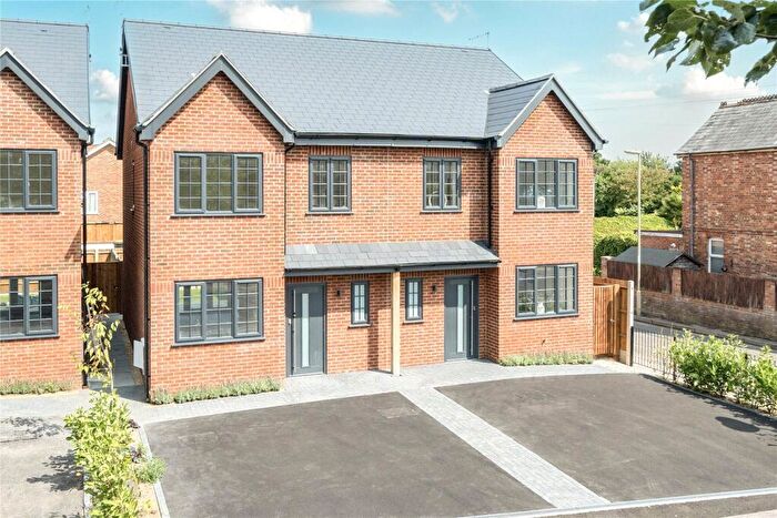 3 Bedroom Semi-Detached House For Sale In Park Road, Farnborough, Hampshire, GU14