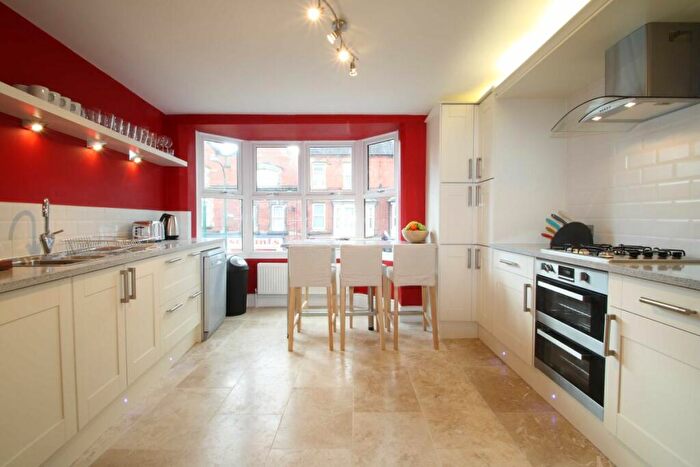 6 Bedroom Terraced House To Rent In Lenton Boulevard, Nottingham, NG7