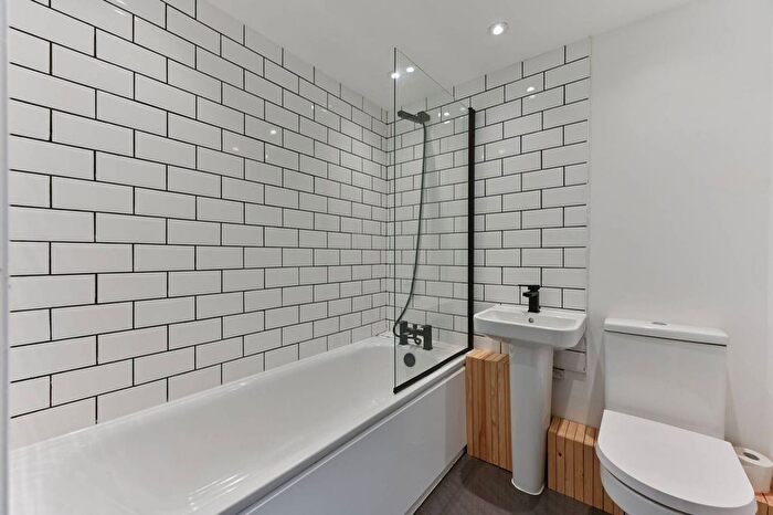 1 Bedroom Flat To Rent In Beulah Hill, Crystal Palace, London, SE19